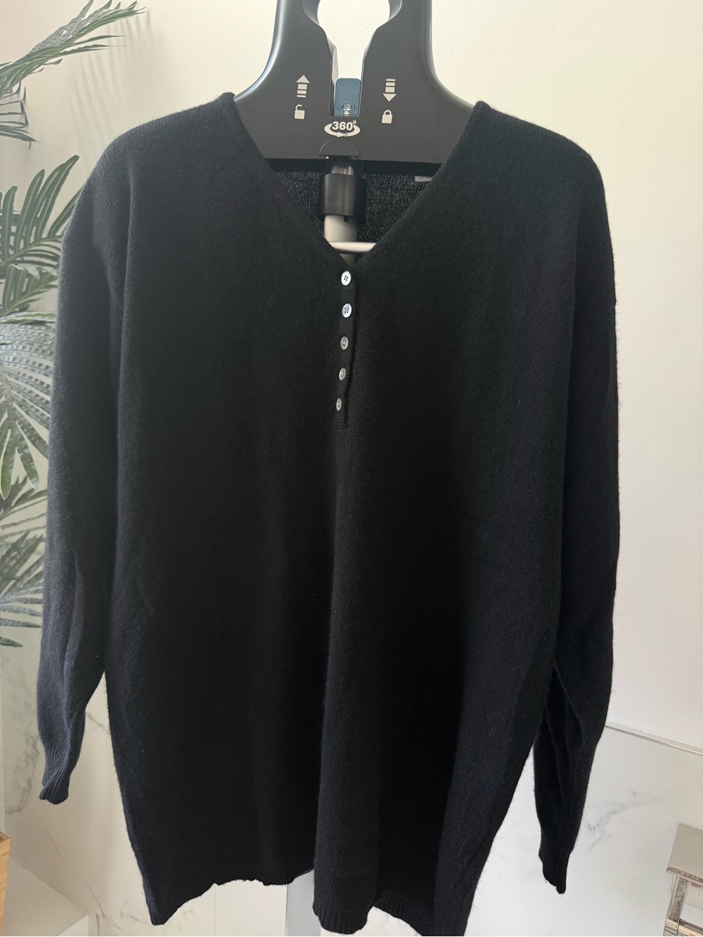 NWT Vintage 2 Ply-Cashmere Wool Blend Black V-Neck Pullover Sweater
